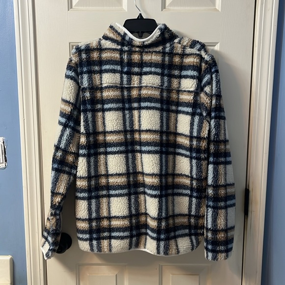 Vineyard Vines Quarter Zip - Picture 2 of 3